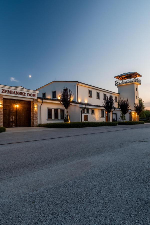 Gasthof Penzionzemianskydvor 3*